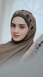 Lotun Aisha Series - Hijab Instan Pashmina Instan Printing Motif Etnik Material Ceruty Rayon Premium - Jilbab Instan Kerudung Instan Pashmina Inner - Pashmina Printing Kekinian Trendi - Coklat Tua