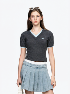ANN ANDELMAN | Pseudo Double Layered Color Block V-Neck T-Shirt