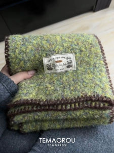 ฤดูหนาว หนาขึ้น Apple สีเขียว ผ้าพันคอสีอะโวคาโด ผู้หญิง อบอุ่นมาก มุก ปกเสื้อ ผ้าพันคอทรงสี่เหลี่ยมผืนผ้าสไตล์ญี่ปุ่นระดับไฮเอนด์ย้อนยุค