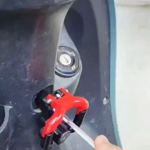 Móc Treo Xe Máy Kim Loại Chốt Khoá An Toàn Gắn Xe Máy Để Móc Giỏ Xách Nón BH Hàng Hoá Treo Đi Kèm 2 Chìa Khoá Và Cờ Lê