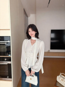 OUYANGXI | Áo Thun Slim Fit V-Neck Có Nếp Nhăn và Dải Ruy Băng