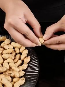 Household automatic peanut shelling peeling tool small shelling machine household automatic peanut peeling and peeling tool small shell Peel machine