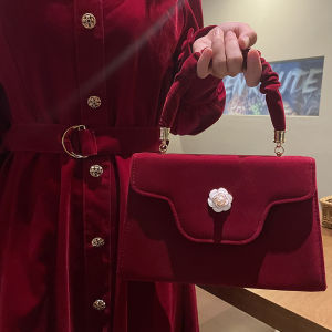 Red Velvet Wedding Handbag for Women Engagement Celebration British Style Hard Shell Lock Buckle Closure Square Bag Pure Color