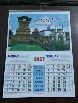 KALENDER 2027 TERBARU - Desain Elegan Menara Kudus Walisongo Masjid Kabah