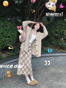 กระโปรงทรงเอเอวสูงสไตล์ฝรั่งเศสย้อนยุค สีกรมท่าลายสก็อต กระโปรงทรงเอ กระโปรงสั้น กระโปรงผู้หญิง ฤดูใบไม้ร่วง 2024 กระโปรงสั้น