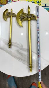 Rìu bằng đồng phong thủy 2 cỡ: Dài 32cm nặng 0.8kg Dài 50cm nặng 1.7kg