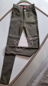 #มือสอง กางเกงยีนส์ขายาว สีเขียวขี้ม้า ไซส์ S มือสอง ราคา 150 บาท