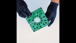 Drip Cap ถาดรดน้ำ ขนาด 4 6 และ 8 นิ้ว พร้อมตัวสายรัด 2 ตัว มีรูสำหรับขาปักน้ำ รดน้ำสะดวกทั่วถึง