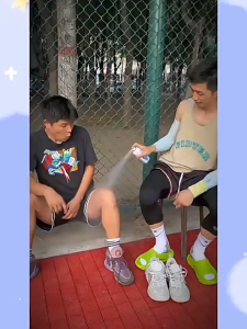 Sports Cooling Freeze Spray 【Instant Relief】 Muscle Pain Relief Sprain & Injury Cooling Spray for Running Football & Marathon 运动冷冻冰肌喷雾 【快速镇痛降温】 足球 马拉松 扭伤 肌肉冰敷喷雾