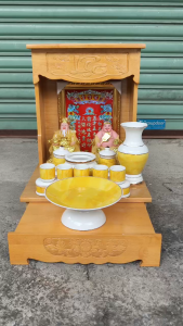 [Combo144] Bộ Bàn Thờ Thần Tài Thổ Gỗ Màu Vàng Ngang 35cm và Bộ Sứ Họa Tiết Đá Hoa Cương Màu Vàng.