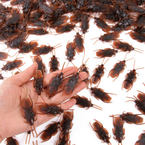 50/100pcs Halloween Gadget Plastic Cockroaches Joke Decoration Props Rubber Toy Gags Plastic Bugs Cockroach Practical Jokes Toys