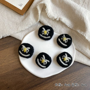 เนปาล Handmade Wool Felt Original Design การ์ตูนน่ารักหน้าอก Pin สําหรับเสื้อกันหนาวกระเป๋าเสื้อผ้าของขวัญสร้างสรรค์ Badge