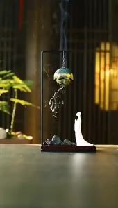 1 Pcs Creative Lotus Shape Hanging Ball Backflow Incense Ceramic Aromatherapy Furnace Hollow Incense Holder Home Decor