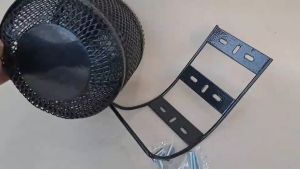 ตะกร้ามอเตอร์ไซค์ แบบกลมสวยๆ กุลแจล็อคได้ (ใส่waveได้ทุกรุ่น) ขนาด 28x23x21cm พร้อมน็อตขาติดตั้ง วัสดุเหล็ก แข็งแรงได้มาตรฐาน ให้คุณสนุกด้วยวางแผนการแสดง