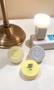โคมไฟกลางคืน LED รูปหน้ายิ้ม ขนาดเล็ก ประหยัดพลังงาน ใช้ง่าย ชาร์จ USB สําหรับเด็ก ตั้งแคมป์กลางแจ้ง