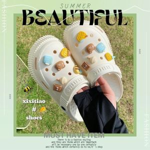 QDshop สุดคุ้ม รองเท้าแตะยาง ทรงหัวโตแฟชั่น ใส่ง่ายสบายเท้าไม่หนักวัสดุเป็นยางแบบนิ่ม มีสีให้เลือกเยอะมาก แถมฟรีชุดตัวติดน่ารักสุดๆ