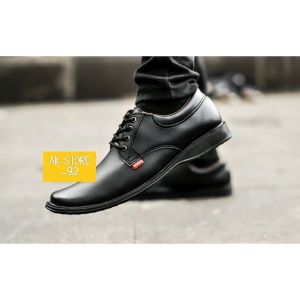 Sepatu Pantofel Pria Sepatu Formal Kickers Terbaru Sepatu Kantor Cowok Terlaris-Promo Gratis