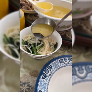 กระบวยสแตนเลสแยกน้ำมันซุป กระบวยแยกน้ำ กระบวย กระบวยตักอาหาร กระบวยตักน้ำซุป ช้อนตักแกง ที่ตักน้ำซุป ทัพพีตักน้ำซุป สินค้าพร้อมส่งทั่วไทย