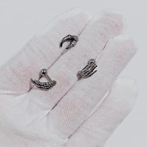 1PC Surgical Steel Creative Skeleton Hand Labret Lip Stud Piercing 16G Ear Stud Helix Cartilage Tragus Lobe Piercing Earring