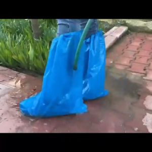 ผ้าคลุมรองเท้าแบบยาว 50 ชิ้น ถุงคลุมรองเท้า พลาสติกใส กันน้ํา กันลื่น กันฝน แบบใช้แล้วทิ้ง สําหรับกิจกรรมกลางแจ้ง