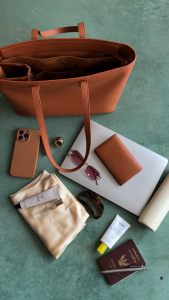 Tocco Toscano Aimee Work Tote  Vegan Friendly กระเป๋า สะพายไหล่ กระเป๋าใส่โน๊ตบุ๊ค แฟชั่นผู้หญิง กระเป๋าจัดระเบียบ