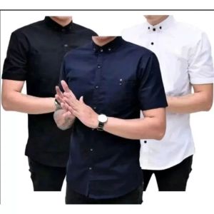 W.k.a PROMO PAKET HEMAT 75 RIBU DAPAT 3 PCS KEMEJA POLOS LENGAN PENDEK PRIA KASUAL BAHAN KATUN