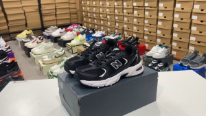 ของแท้อย่างเป็นทางการ New Banlance NB 530 Sports shoes แฟชั่น รองเท้าลำลอง Mens and womens sneaker Black LOK541DW