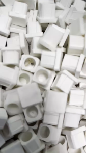 พลาสติกรองขาเก้าอี้ ขนาด 1/2 นิ้ว (4 หุน) จุกอุดเหล็กสี่เหลี่ยมสวมใน ราคาต่อ 4 ตัว จุกอุดขาสี่เหลี่ยมสวมใน มีสินค้าส่งเลย ยางรองขาเก้าอี้