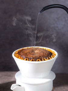 ชุดกรองกาแฟแบบตักด้วยมือแบบล้างจานดินเผาพื้นแบนสำหรับใช้ในบ้าน ชุดกรองกาแฟแบบรินนิ่ง