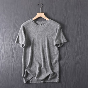เสื้อยืดแขนสั้นลําลองคอกลมปักสีบริสุทธิ์สําหรับผู้ชายสวมใส่สบายต่อต้านริ้วรอยฤดูร้อนจากผ้า Huafu Ge