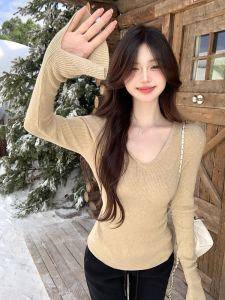 เสื้อสเวตเตอร์คอวีแขนยาวทรงสลิมฟิตสำหรับผู้หญิงในช่วงต้นฤดูใบไม้ร่วง คอกลม แขนยาว ทรงสลิมฟิต แฟชั่นฤดูใบไม้ร่วง