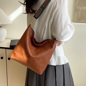 EchoBliss  กระเป๋าสะพายสายกว้างย้อนยุคความจุขนาดใหญ่สำหรับเดินทางทุกวันกระเป๋าทรงจีบคุณภาพสูง