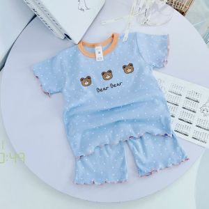 Bộ quần lửng bé gái hình gấu chấm bi