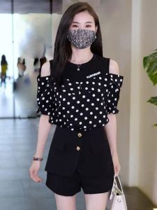 เสื้อเชิ้ตผ้าชีฟองแขนสั้นฤดูร้อน 2025 แฟชั่น ลายพิมพ์ โชว์ไหล่ ชุดสองชิ้นปลอม ทรงเข้ารูป ลายสก็อต คอตั้ง