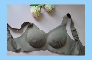 Seamless wide shoulder strap medium thick soft zero pressure side closing bra without rims