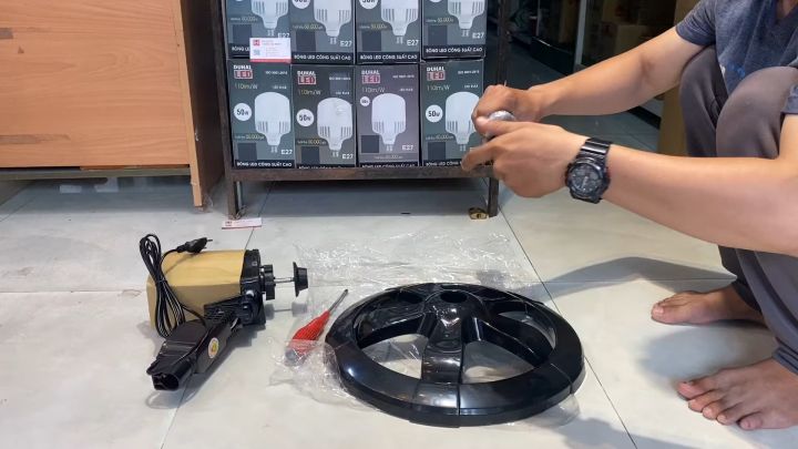 Quạt Điện Đứng 7 Cánh Senko LTS1636 - Quạt lửng Senko - Quạt điện cây đứng lỡ Senko  - Quạt lỡ sải cánh 39 cm - 3 tốc độ gió - Êm ái , bền bỉ - Hàng Chính Hãng- Bảo hành 24 tháng