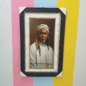 Hiasan Dinding Lukisan KH.Hasan Genggong Jumbo Sablon Asli Kulit KAmbing