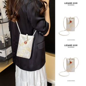 กระเป๋าสะพายข้างผ้าไหมสไตล์จีนฤดูใบไม้ร่วงและฤดูหนาวใหม่สำหรับผู้หญิง กระเป๋าสะพายข้างขนาดเล็กสำหรับโทรศัพท์มือถือ กระเป๋าสะพายข้างแบบสะพายข้าง