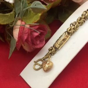 สร้อยข้อมือทองเหลืองลายมีนาคั่นปล้องห้อยจี้หัวใจตัดลาย ความยาว 7.5 นิ้ว งานทองเหลืองแท้ งานดิบไม่ได้ชุบ ทองเหลืองโบราณ