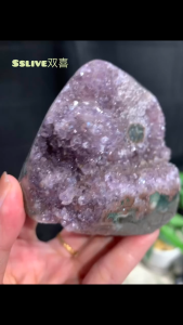 Amethyst crystal geode cluster amethyst catches the eye is the middle raw ,untreated mineral stone with corner polished