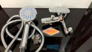 Vòi sen nóng lạnh Caesar KAG-S383C trọn bộ sen tắm gật gù có bát-sen dùng cho máy năng lượng mặt trời giá tốt