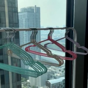 Aimilo 【 40 ชิ้น 】ไม้แขวนเสื้อผ้า ไม้แขวนเสื้อสแตนเลสหุ้มยางกันลื่น (พร้อมส่งจากไทย)