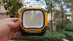 【เบอร์ใหญ่】ไฟฉุกเฉิน สปอตไลท์พกพา ไฟพกพาอเนกประสง Solar floodlight ไฟฉุกเฉินในบ้าน กันน้ำ กันฟ้าผ่า ไฟฉายชาร์จไฟ สปอตไลท์พกพา โซล่าเซลล์ สว่างมาก