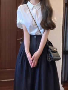 เสื้อเชิ้ตแขนสั้นสีขาวสไตล์เกาหลีสำหรับผู้หญิงในช่วงฤดูร้อน ทรงหลวมสบาย ๆ แบบบาง คอปกพับ สไตล์นักศึกษา