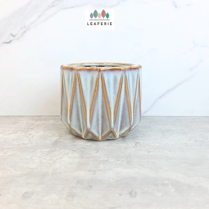 The Leaferie Froja plant pots. Ceramic flowerpot . flowerpots . flower pot . planter . planters