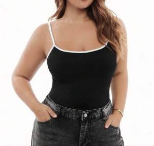 PLUS SIZE SLEEVELESS CROP TOP WITH LINING