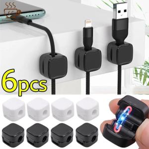 6ชิ้น คลิปหนีบสายเคเบิลแม่เหล็กที่ยึดสายกาวในตัวการจัดการสายเคเบิลที่ม้วนป้องกันเดสก์ท็อปเป็นระเบียบเรียบร้อยที่ยึดสายเคเบิลเครื่องชาร์จ USB