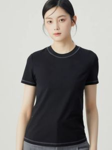 เสื้อยืดคอกลมแขนสั้นผู้หญิงฤดูร้อน 2025 ดีไซน์เรียบง่าย สีสันสดใส ทรงเข้ารูป ผ้าโพลีเอสเตอร์ผสมคอตตอน