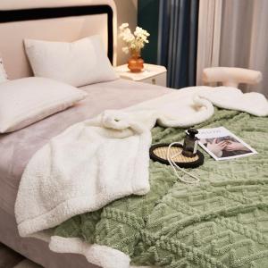 Thickened Double-Layer Lambwool Blanket Chessboard Pattern Office Lap Throw
