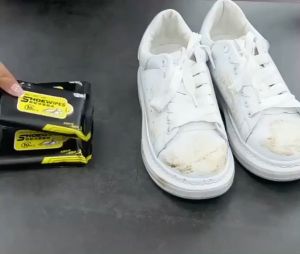 Harga Grosir - Tissue Basah Pembersih Sepatu / Quick Wipes Shoe Cleaner Isi 10 Lembar / Tisu Basah